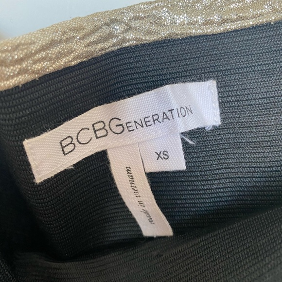 BCBG generation gold mini skirt - Picture 2 of 2